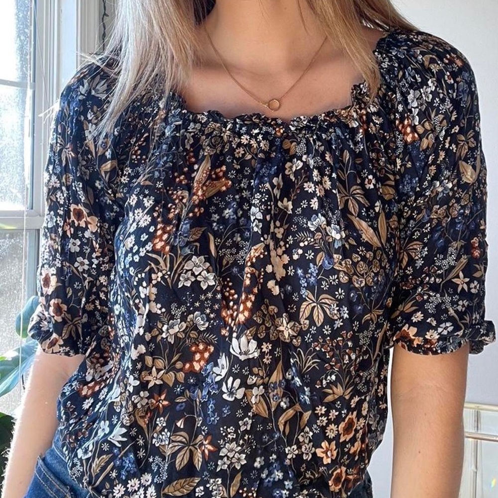 STRADIVARIUS Floral Scrunchy-Neckline Blouse